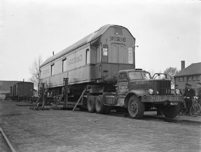 Spoorbiowagen op de trailer Aalsmeer