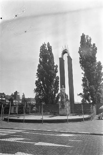 Van Heutsz monument afgezet met prikkeldraad