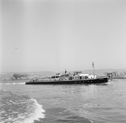 Damco 9 bij Koblenz, vermoedelijk gezien vanaf een boot van de West-Duitse wass…