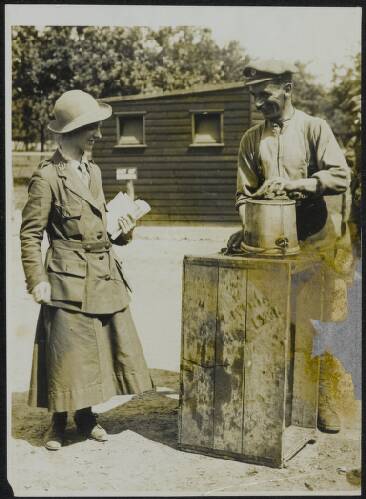 Work of the WAAC [Women's Army Auxiliary Corps] in France - The officer inspecting mess tin cleaning in an infantry camp