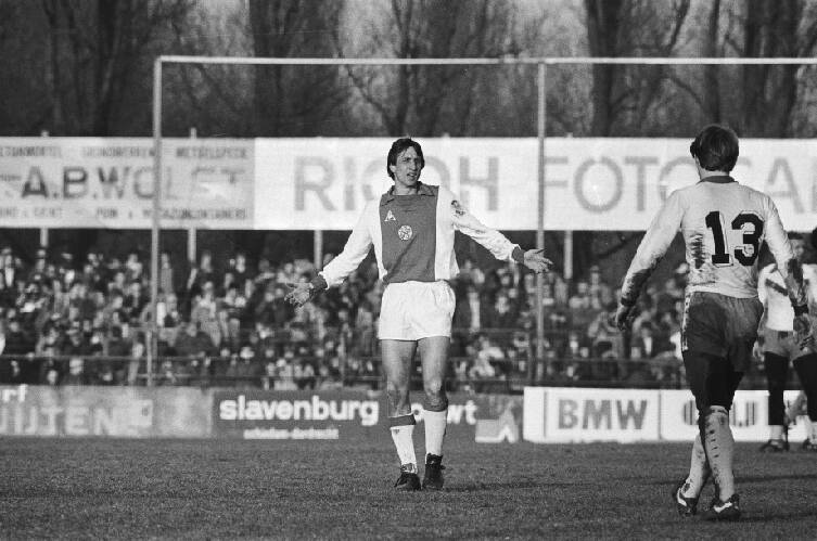 DS 79 tegen Ajax KNVB-beker 1-0. O.a. Johan Cruyff tijdens de wedstrijd